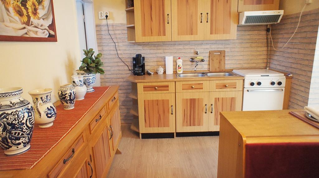 Hajnal Apartman Villa Gyula Room photo