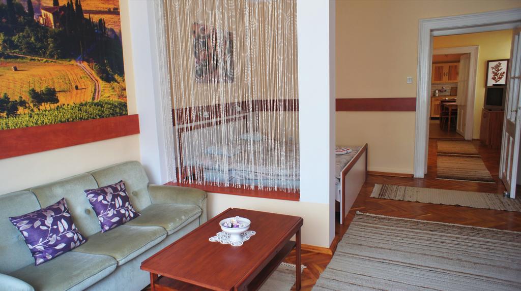 Hajnal Apartman Villa Gyula Exterior photo
