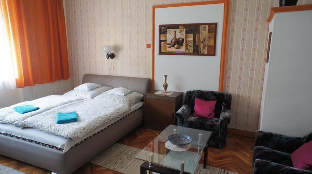 Hajnal Apartman Villa Gyula Exterior photo